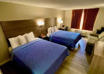 Econo Lodge Willowbrook hotel thumbnail 5
