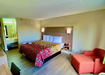 Econo Lodge Willowbrook hotel thumbnail 6