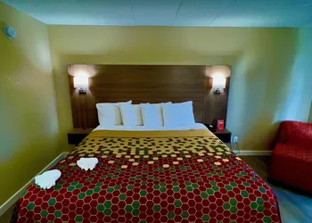 Econo Lodge Willowbrook hotel thumbnail 8