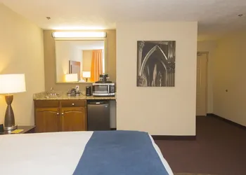 Ivy Court Inn & Suites hotel thumbnail 5