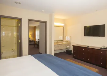 Ivy Court Inn & Suites hotel thumbnail 8