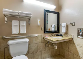 Econo Lodge Shelbyville North hotel thumbnail 8