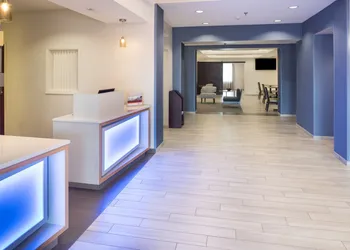 Holiday Inn Express Hotel & Suites Burlington by IHG hotel thumbnail 2