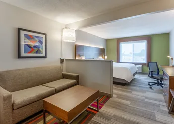 Holiday Inn Express Hotel & Suites Burlington by IHG hotel thumbnail 5