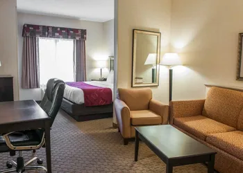 Comfort Suites Southport hotel thumbnail 6