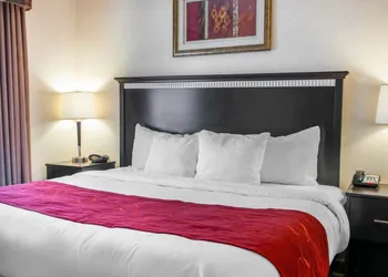 Comfort Suites Southport hotel thumbnail 7