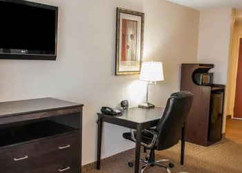 Comfort Suites Southport hotel thumbnail 8