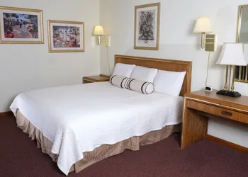 Four Seasons Motel hotel thumbnail 3