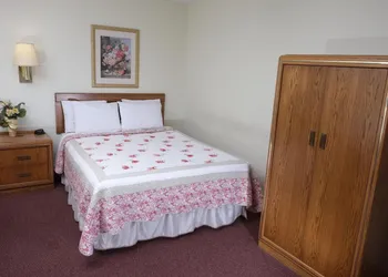 Four Seasons Motel hotel thumbnail 4