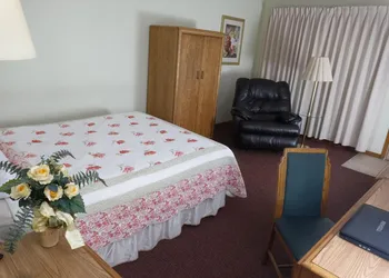 Four Seasons Motel hotel thumbnail 5