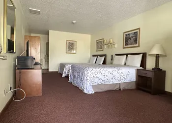 Four Seasons Motel hotel thumbnail 7
