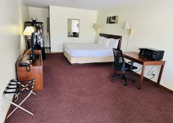 Four Seasons Motel hotel thumbnail 8