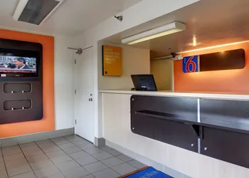 Motel 6 Des Moines, IA - North hotel thumbnail 2