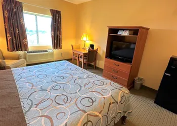 Super 8 by Wyndham Topeka at Forbes Landing hotel thumbnail 3