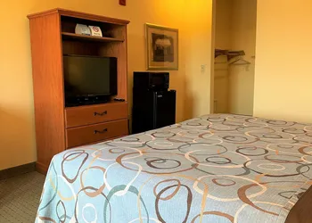 Super 8 by Wyndham Topeka at Forbes Landing hotel thumbnail 5