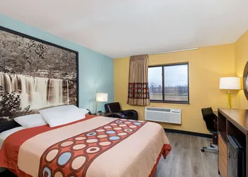 Super 8 by Wyndham Eddyville/Kuttawa hotel thumbnail 6