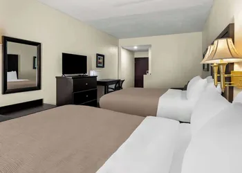 Quality Inn & Suites Lafayette hotel thumbnail 8