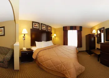 Quality Inn & Suites Lafayette hotel thumbnail 4