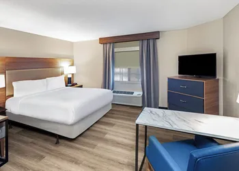 Candlewood Suites Topeka West by IHG hotel thumbnail 5