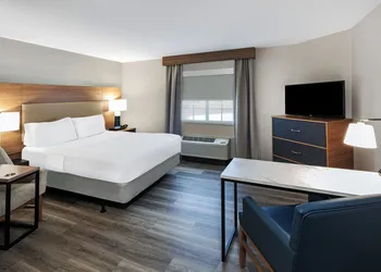 Candlewood Suites Topeka West by IHG hotel thumbnail 8