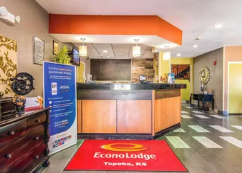 Econo Lodge Topeka at Wanamaker hotel thumbnail 2