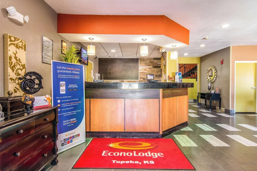Econo Lodge Topeka at Wanamaker hotel detail image 2