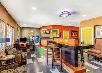 Econo Lodge Topeka at Wanamaker hotel thumbnail 3