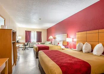 Econo Lodge Topeka at Wanamaker hotel thumbnail 4