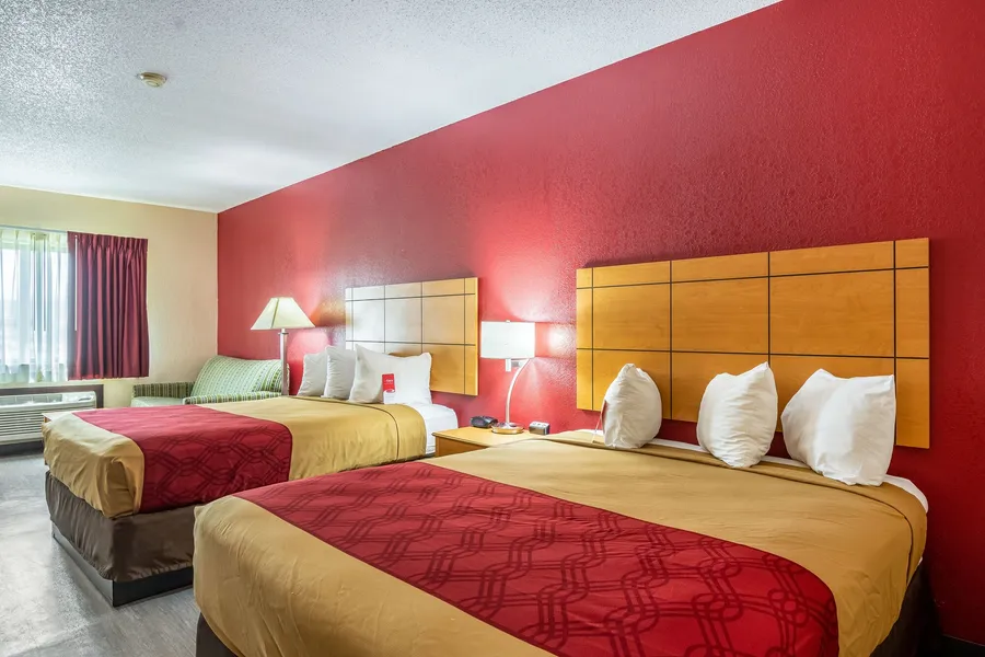 Econo Lodge Topeka at Wanamaker hotel detail image 6