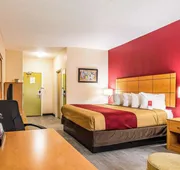 Econo Lodge Topeka at Wanamaker hotel detail image 7
