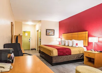 Econo Lodge Topeka at Wanamaker hotel thumbnail 7