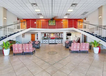 Ramada by Wyndham Bowling Green hotel thumbnail 3