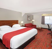 Ramada by Wyndham Bowling Green hotel detail image 4