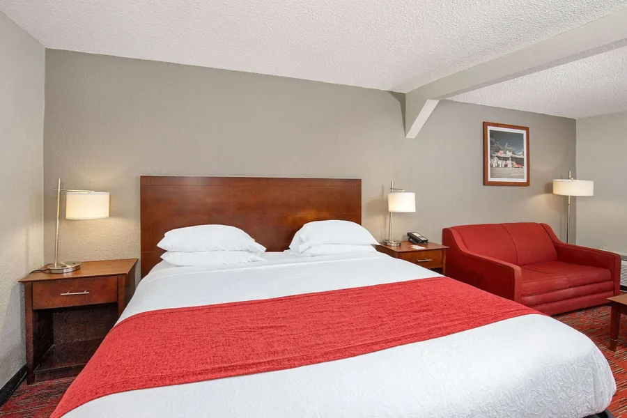 Ramada by Wyndham Bowling Green hotel detail image 6