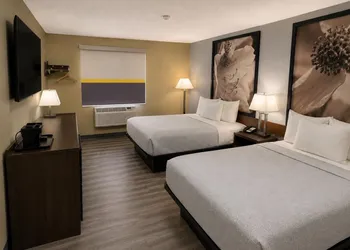 Super 8 by Wyndham Lexington Park/California Area hotel thumbnail 6