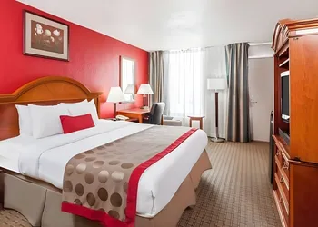 Iberia House & Suites hotel thumbnail 5