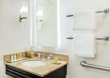 DoubleTree by Hilton Columbia hotel thumbnail 4