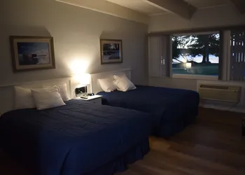 Lake Cadillac Resort hotel thumbnail 2
