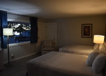 Lake Cadillac Resort hotel thumbnail 3