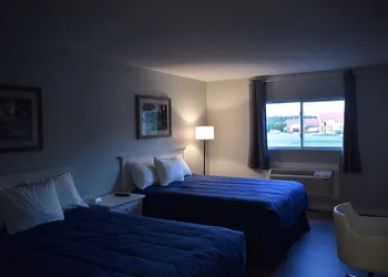 Lake Cadillac Resort hotel thumbnail 4