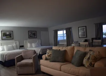 Lake Cadillac Resort hotel thumbnail 6