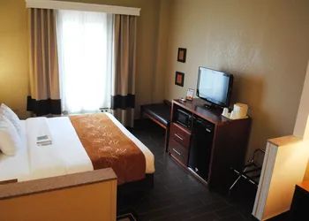 Comfort Suites Grand Rapids South hotel thumbnail 4