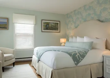 Brass Lantern Inn hotel thumbnail 5