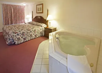 Americas Best Value Inn Lansing hotel thumbnail 3