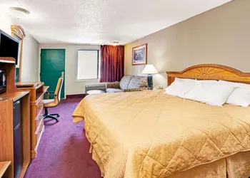 Knights Inn Sterling Heights hotel thumbnail 8