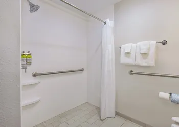 Holiday Inn Express Detroit-Warren by IHG hotel thumbnail 7