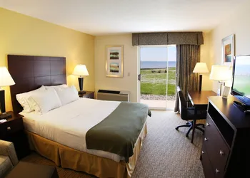 Holiday Inn Express St. Ignace-Lake Front by IHG hotel thumbnail 4