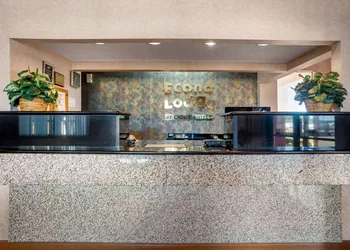 Econo Lodge Inn & Suites Forest hotel thumbnail 2