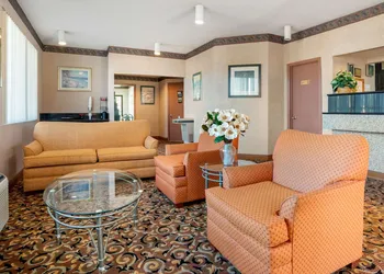 Econo Lodge Inn & Suites Forest hotel thumbnail 3