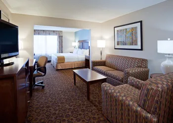 Holiday Inn Express Hotel & Suites St. Cloud by IHG hotel thumbnail 7